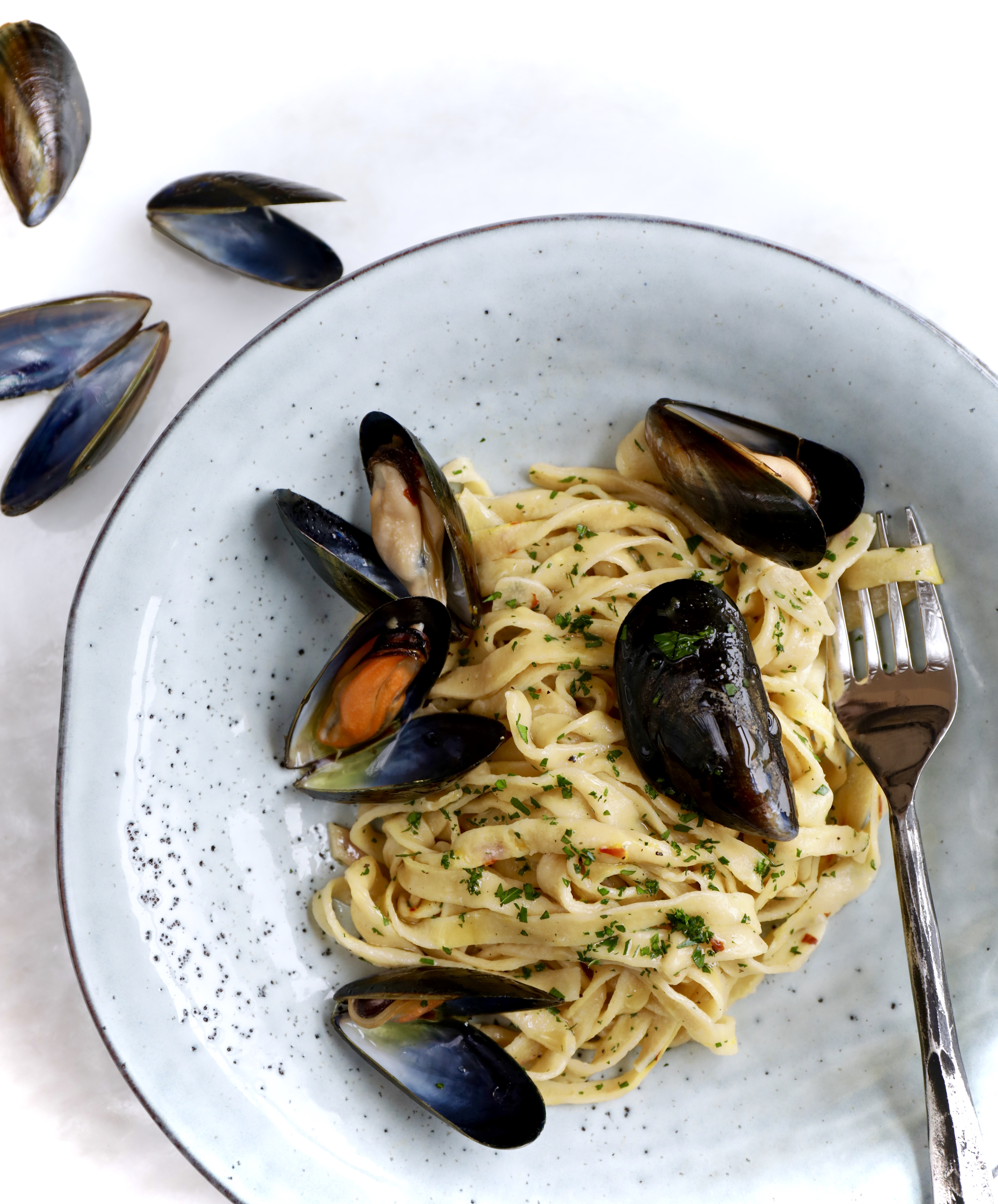 Fresh Saffron Tagliatelle with Mussels, Garlic and White Wine