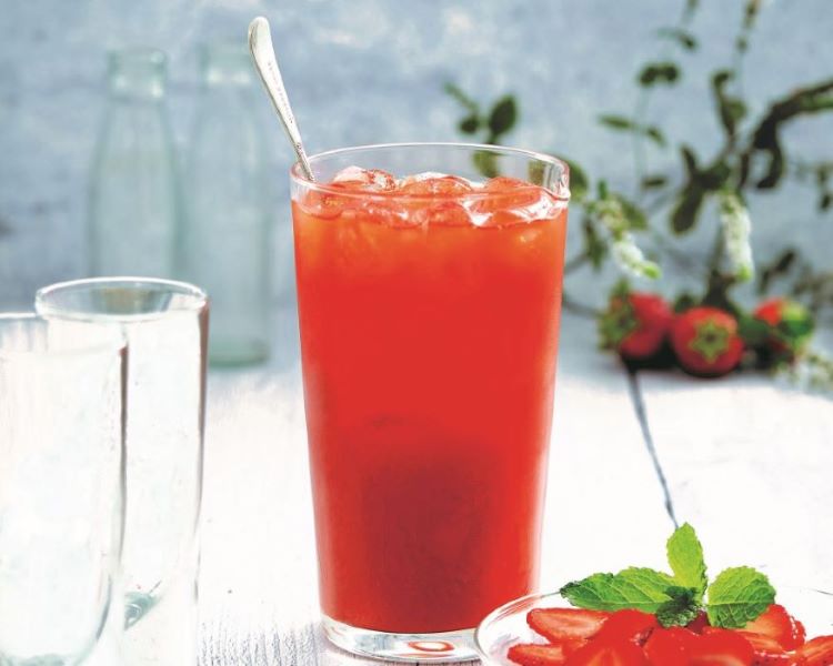 Refreshing Strawberry Iced Tea