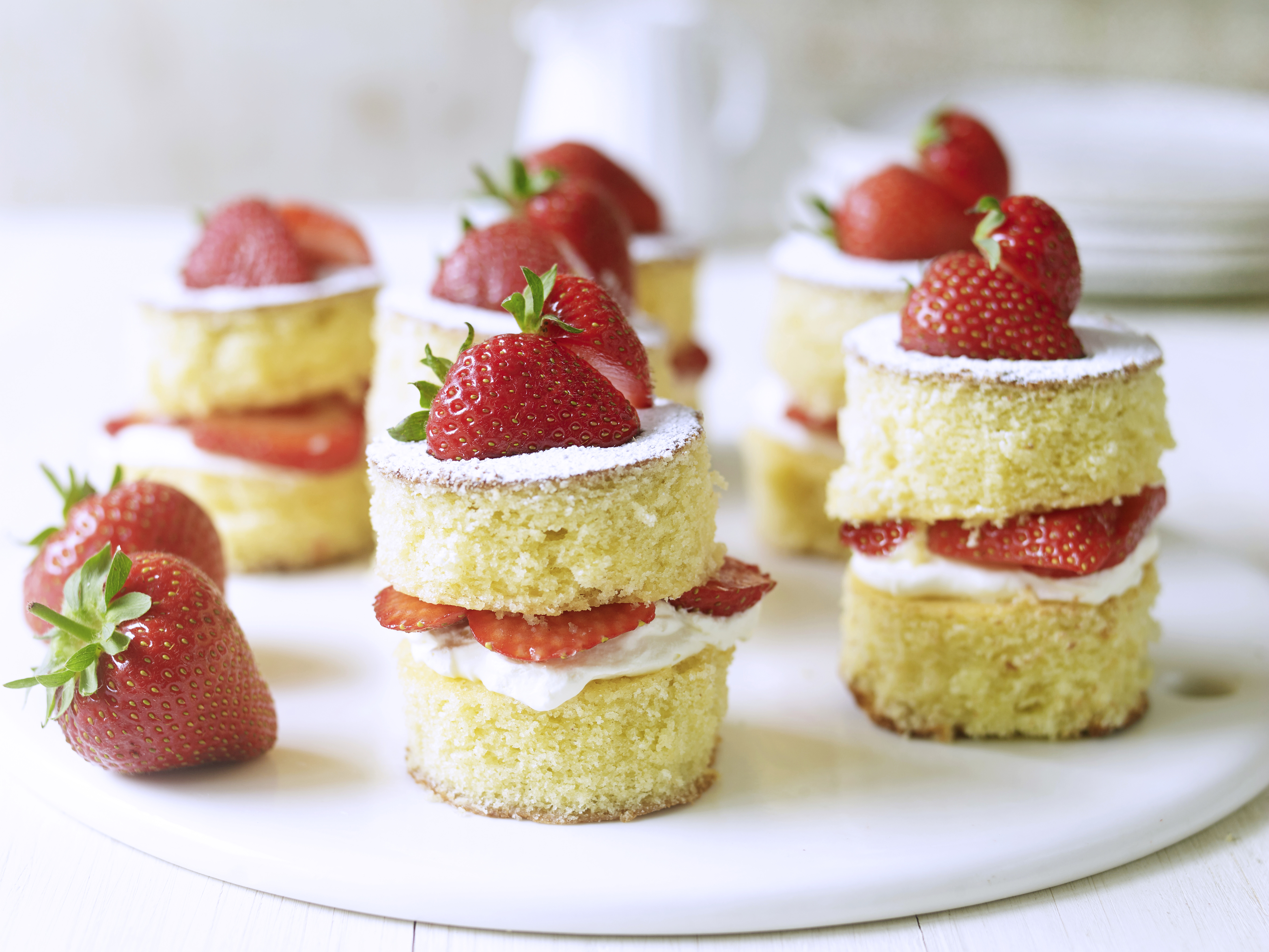 Strawberries & Cream Mini Victoria Sponges